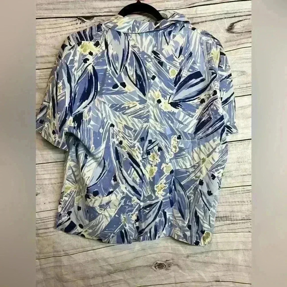 Bobbi’s closet collection blue and gold patterned top - Picture 6 of 6